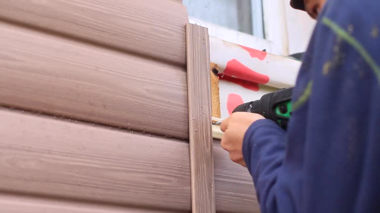Affordable siding repair and maintenance services in Hillcrest, CA